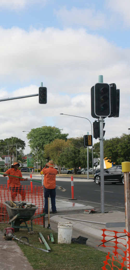HOSPITAL RD LIGHTS: TMR Minister Craig Wallace will visit Emerald to commission the new lights. ig-210910- 006 HOSPITAL RD LIGHTS: TMR Minister Craig Wallace will visit Emerald to commission the new lights. ig-210910- 006